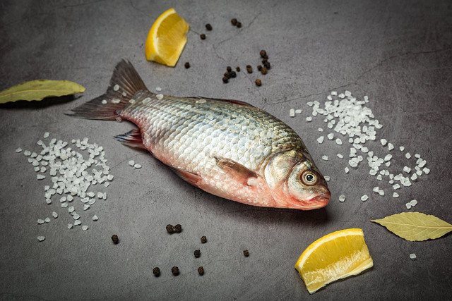 Ilustrasi membahas apa saja bahan pengawet alami ikan. Foto: Pexels
