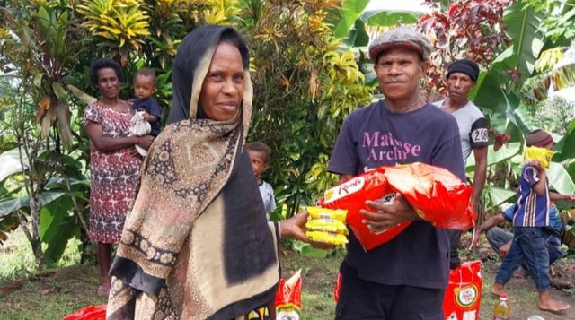 DT Peduli salurkan bantuan sembako pada bulan Ramadhan untuk Mualaf di Papua Nugini (Sumber : DT Peduli)