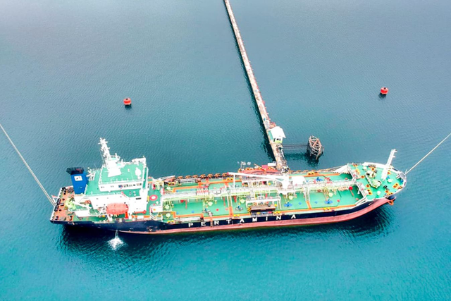 Kapal tanker Pertamina saat mendistribusikan energi nasional. Foto: Dok. Pertamina