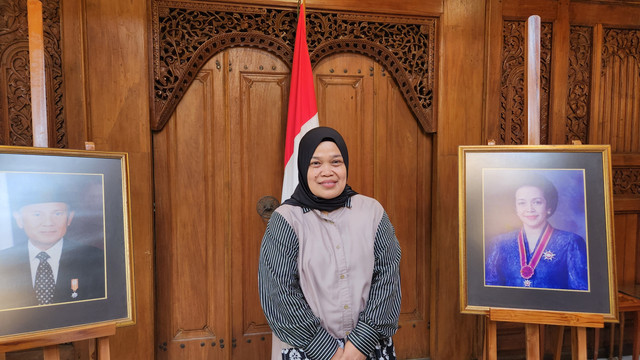 Satiyah, juru masak pribadi keluarga BJ Habibie dan Ainun sejak 1987. Foto: Azalia Amadea/Kumparan