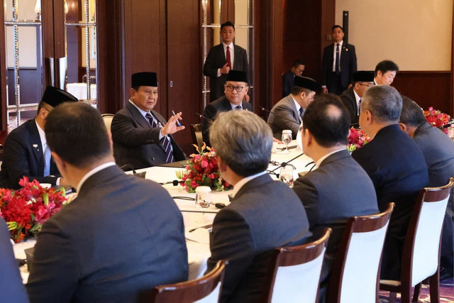 Presiden Prabowo Subianto melakukan pertemuan bersama 13 pimpinan perusahaan besar Jepang di Tokyo, Jepang, Senin (31/3/2026). Foto: Tim Media Prabowo Subianto