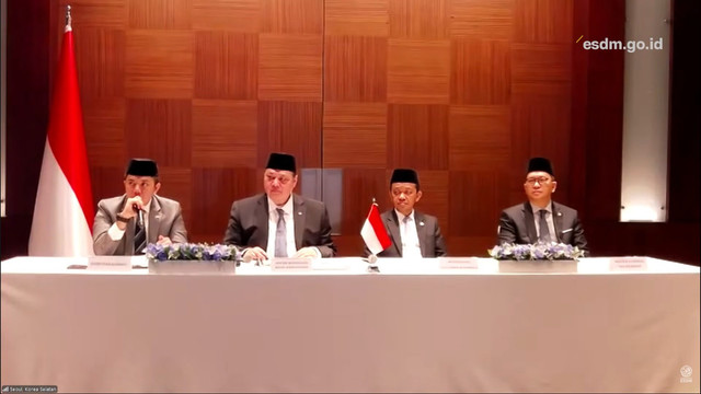 Konferensi pers kebijakan pemerintah dalam menyikapi kondisi geopolitik global, Selasa (31/1/2026). Foto: Youtube/KementerianESDM