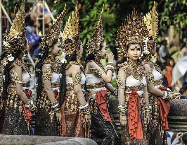 Tari Nyambai merupakan salah satu kekayaan budaya masyarakat Saibatin di Pesisir Barat Lampung. Sumber foto: pixabay.com