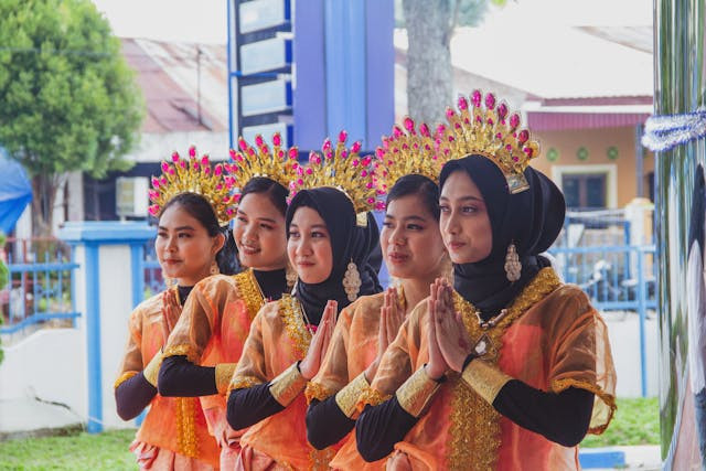 Tari Persembahan Melayu dikenal sebagai salah satu warisan budaya Melayu di Kepulauan Riau. Sumber foto: pexels.com
