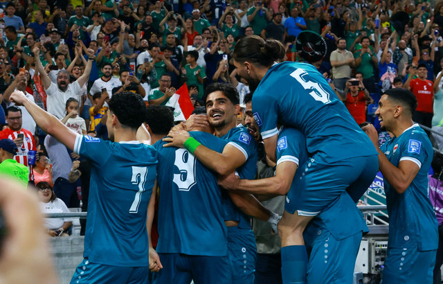 Pemain Irak Ali Al-Hamadi merayakan gol bersama rekan setimnya pada laga playoff antar-konfederasi Piala Dunia 2026 antara Irak dan Bolivia di Estadio Monterrey (31/3/2026). Foto: Raquel Cunha/REUTERS