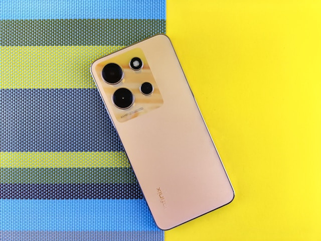 Ilustrasi update harga HP Infinix April 2026. Foto: Andrey Matveev/Unsplash