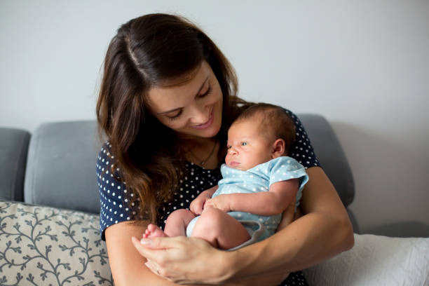 Ilustrasi ibu dan anak. Foto: Istock