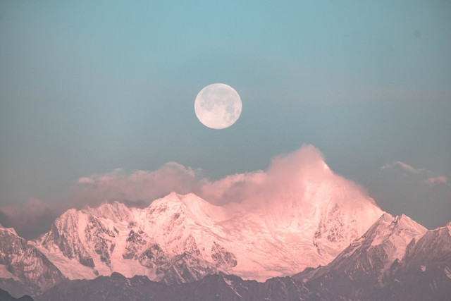 Ilustrasi Waktu Puncak Pink Moon 2026. Foto: Unsplash/邱 严