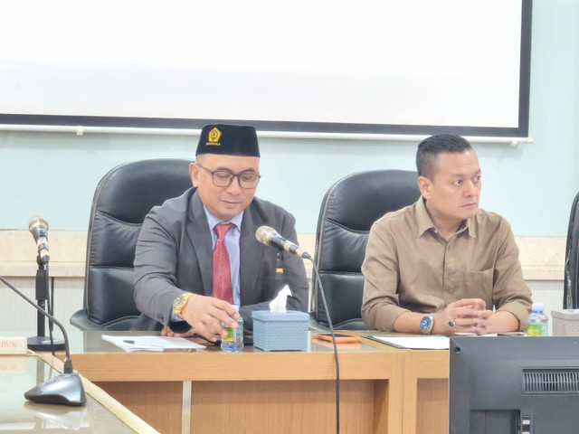 Wakil Rektor II Bidang Kemahasiswaan dan Alumni Unissula Achmad Arifulloh dalam jumpa pers, Rabu (1/4/2026). Foto: Dok. Istimewa