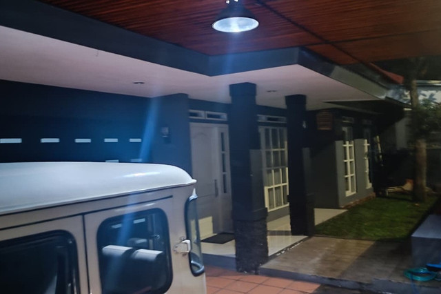 Suasana rumah Ono Surono di Bandung usai penggeledahan oleh KPK, Rabu (1/4/2026). Foto: Abisatya Ramdhani/kumparan