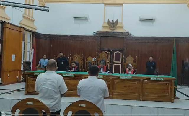 Sidang vonis Mantan Kepala Dinas PUPR Sumatera Utara, Topan Obaja Putra Ginting di PN Medan, Rabu (1/4/2026) Foto: Amar Marpaung/kumparan