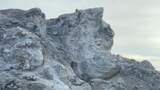 Tebing Soni di Gunung Papandayan (Sumber: Dokumentasi Pribadi/Nandi)