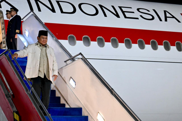 Presiden Prabowo Subianto tiba di Tanah Air usai merampungkan kunjungan ke dua negara, Jepang dan Republik Korea, Rabu (1/4/2026). Foto: Cahyo/Biro Pers Sekretariat Presiden