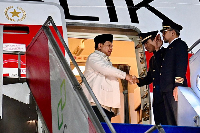 Presiden Prabowo Subianto tiba di Tanah Air usai merampungkan kunjungan ke dua negara, Jepang dan Republik Korea, Rabu (1/4/2026). Foto: Cahyo/Biro Pers Sekretariat Presiden