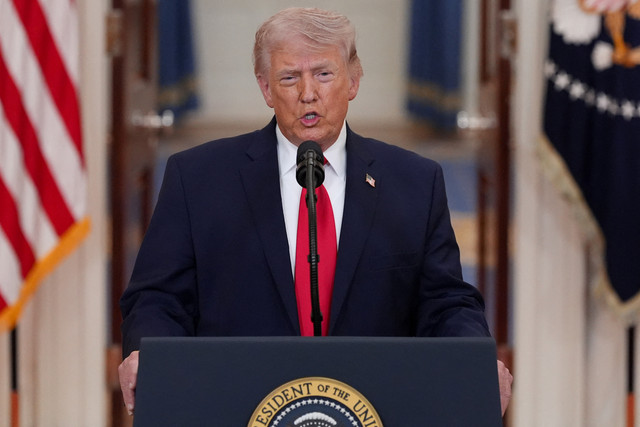 Presiden AS Donald Trump menyampaikan pidato yang disiarkan televisi terkait konflik Timur Tengah dari Cross Hall, White House (1/4/2026). Foto: Alex Brandon / POOL / AFP