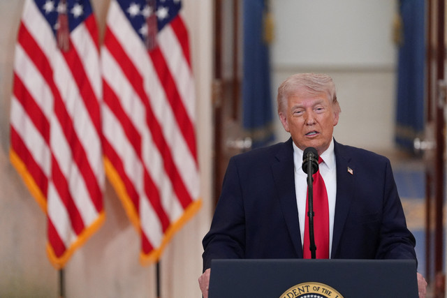 Presiden AS Donald Trump menyampaikan pidato yang disiarkan televisi terkait konflik Timur Tengah dari Cross Hall, White House (1/4/2026). Foto: Alex Brandon / POOL / AFP
