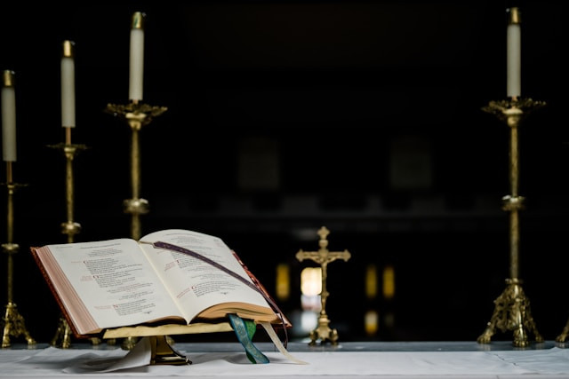 Ilustrasi kalender liturgi April 2026. Foto: Grant Whitty/Unsplash