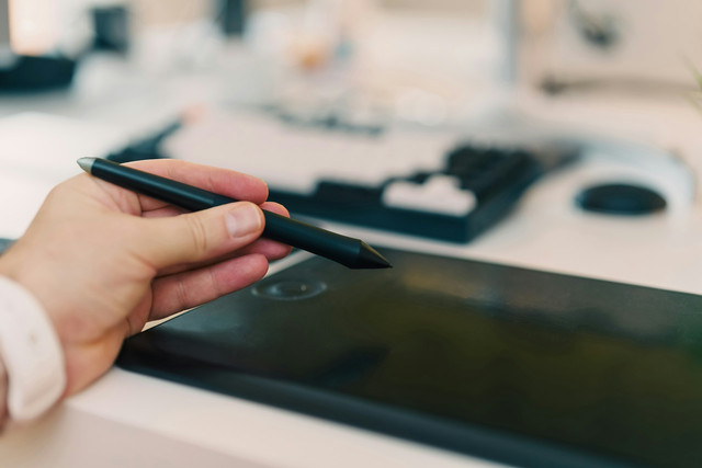 Ilustrasi pen tablet murah terbaik 2026. Foto: Unsplash