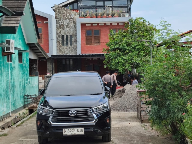 Rumah Ono Surono di Indramayu digeledah KPK. Foto: Panji Asmara/kumparan