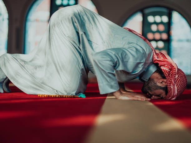 Ilustrasi seseorang sedang ibadah. Foto: Istock
