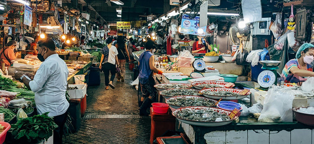 sumber: https://www.pexels.com/id-id/foto/sayuran-pasar-jalanan-pasar-tradisional-pasar-15265513/