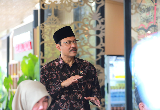 Mensos Saifullah Yusuf (Gus Ipul) saat bertemu dengan Sekretaris Bersama (Sekber) Sekolah Rakyat dengan Pemprov Maluku dan Pemda Bogor di Kantor Kemensos, Kamis (2/4/2026). Foto: Kemensos RI