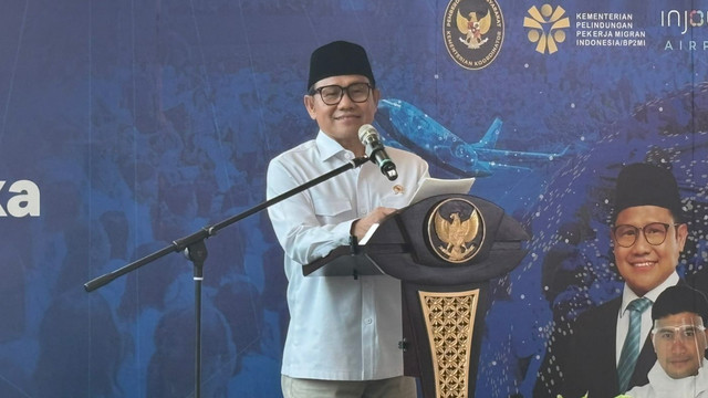 Menko PM Muhaimin Iskandar (Cak Imin) saat meresmikan keberangkatan 200 PMI ke Jepang di Bandara Soekarno-Hatta, Jumat (3/4/2026). Foto: Ryan Iqbal/kumparan