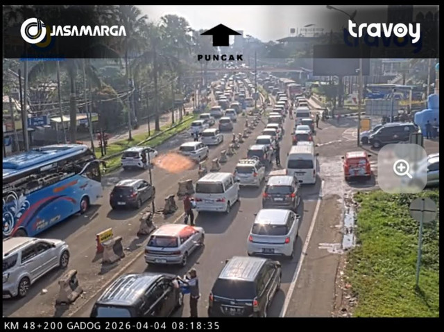 Kepadatan arus lalu lintas menuju Puncak, Bogor. Foto: Dok. CCTV Travoy Jasa Marga
