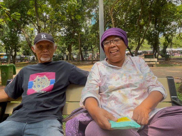 Endarti (69) dan Aryanto (67), wisatawan dari Depok, Jawa Barat.  Foto: Nauval Pratama/kumparan