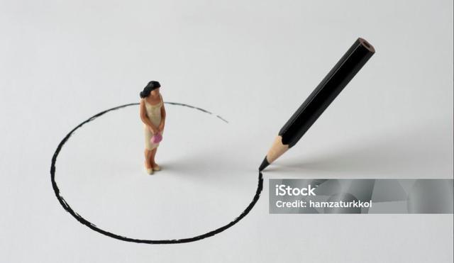 melambangkan potensi dan peluang yang diabaikan karena seseorang terlalu fokus pada "lingkaran nasib" yang sempit.