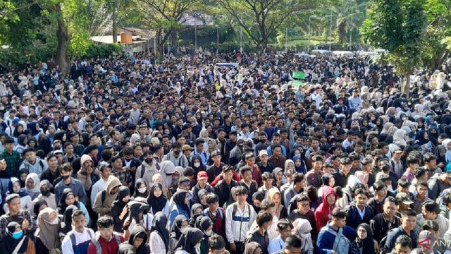 Suasana di sebuah bursa lowongan kerja. (Sumber: Tempo, Foto: Antara / Pradita Kurniawan Syah)
