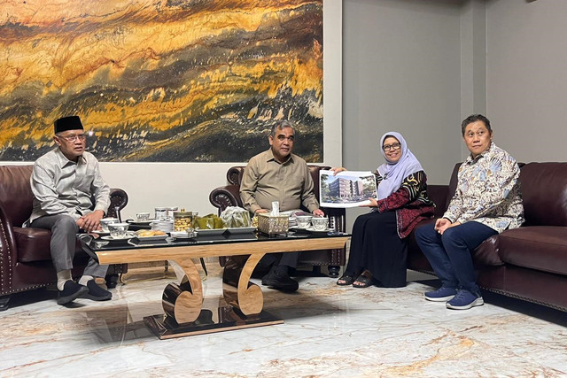 Ketua MPR Ahmad Muzani mengunjungi kediaman Ketum PP Muhammadiyah Haedar Nasir di Bantul, Daerah Istimewa Yogyakarta, Minggu (5/4/2026). Foto: Nasywa Athifah/kumparan