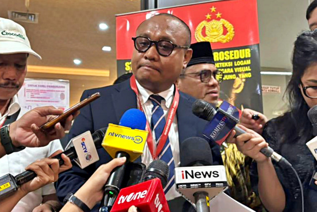 Kuasa Hukum Jusuf Kalla, Abdul Haji Talaohu saat memberikan keterangan pers di Bareskrim Polri, Senin (6/4/2026). Foto: Ryan Iqbal/kumparan