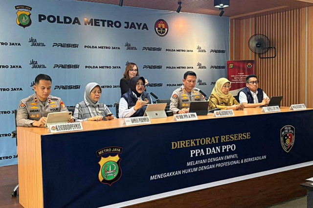 Direktorat PPA & PPO Polda Metro Jaya bersama Komnas Perempuan & UPT PPA DKI Jakarta memberikan keterangan pers terkait kasus pelecehan seksual yang dilakukan oleh seorang driver transportasi online di kawasan Jakarta Pusat di PMJ, Senin (6/4/2026). Foto: Ryan Iqbal/kumparan