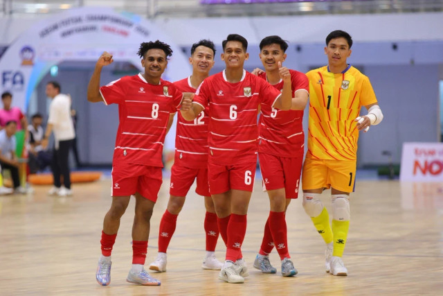 Ilustrasi cara nonton live streaming Timnas Futsal Indonesia vs Malaysia di HP. Foto: FFI