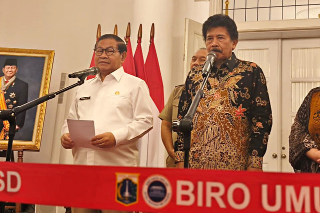 Gubernur DKI Jakarta, Pramono Anung bersama Kepala Badan Pembinaan Ideologi Pancasila (BPIP), Yudian Wahyudi, saat memberikan keterangan usai Acara Sosialisasi Pembelajaran Pendidikan Pancasila, di Balaikota DKI Jakarta, Selasa (7/4/2026). Foto: Jeni Ritanti/kumparan