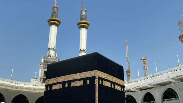 Ilustrasi walimatussafar haji artinya. Foto: Al Insyirah Travel Umroh Jember  / Unsplash