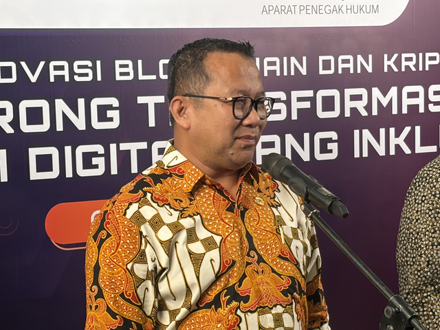 Kepala Eksekutif Pengawas Inovasi Teknologi Sektor Keuangan, Aset Keuangan Digital, dan Aset Kripto OJK, Adi Budiarso, dalam gelaran Bulan Literasi Kripto di Senayan Park, Jakarta Selatan, Selasa (7/4/2026). Foto: Najma Ramadhanya/kumparan