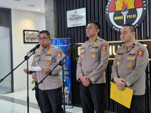 Kadiv Humas Polri Irjen Pol. Johnny Eddizon Isir saat ditemui di kantornya, Selasa (7/4/2026). Foto: Rayyan Farhansyah/kumparan