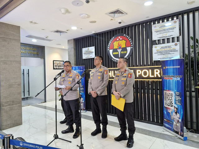 Kadiv Humas Polri Irjen Pol. Johnny Eddizon Isir saat ditemui di kantornya, Selasa (7/4/2026). Foto: Rayyan Farhansyah/kumparan