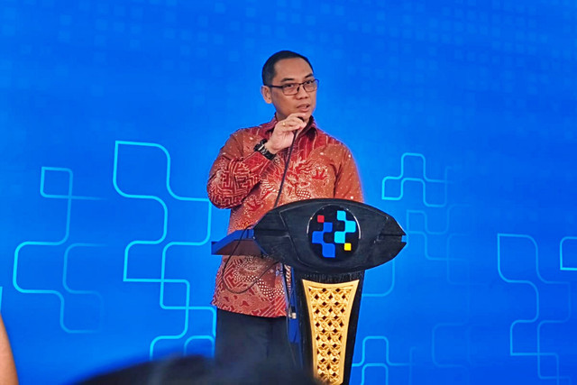 Dirjen Pengawasan Ruang Digital Komdigi, Alexander Sabar, saat memberikan keterangan di Press Room, Kementerian Komunikasi dan Digital (Komdigi), Selasa (7/4/2026). Foto: Jeni Ritanti/kumparan