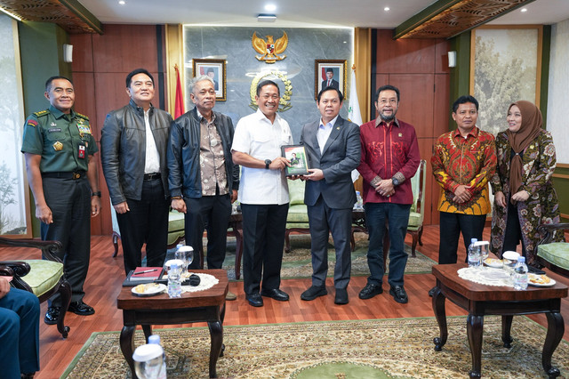 Wakil Menteri Sosial Agus Jabo Priyono mewakili Menteri Sosial Saifullah Yusuf menghadiri rapat bersama DPD RI membahas usulan revisi Undang-Undang Nomor 11 tahun 2009 tentang Kesejahteraan Sosial di Gedung Nusantara III, Selasa (7/4/2026). Foto: Biro Humas Kemensos/Rachmad Aditya
