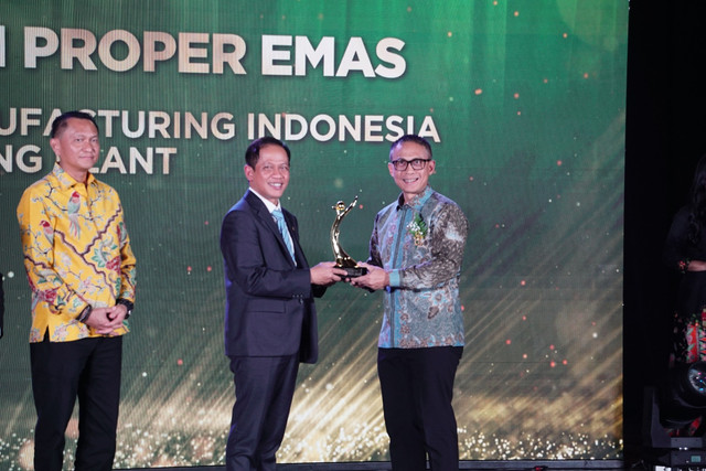 PT Toyota Motor Manufacturing Indonesia (TMMIN) raih penghargaan PROPER EMAS dan PROPER HIJAU 2026. Foto: TMMIN