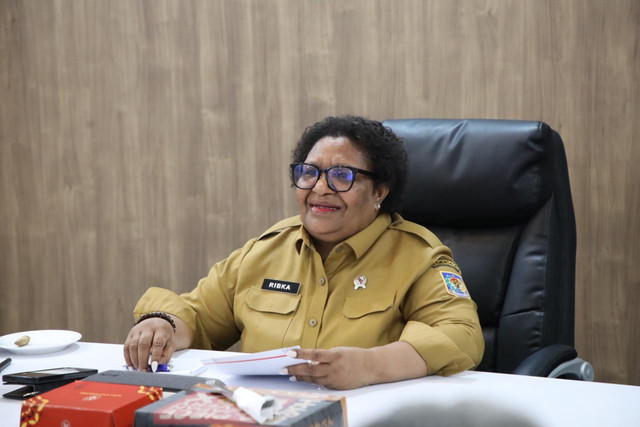Wamendagri Ribka Haluk memimpin rapat percepatan penyaluran dana tersebut di lima pemerintah daerah, yang digelar secara virtual dari Kantor Pusat Kemendagri, Jakarta, Selasa (7/4/2026). Foto: Dok. Kemendagri