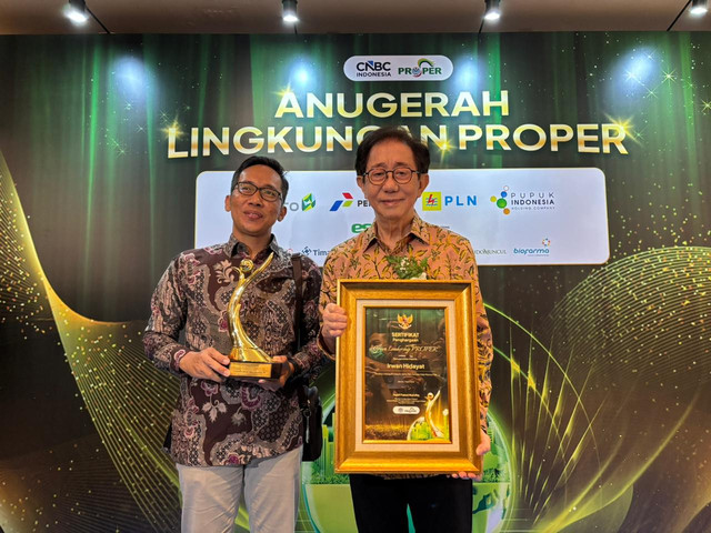 Sido Muncul menerima PROPER Emas dan Green Leadership. Foto: Wina Ramadhani/kumparan