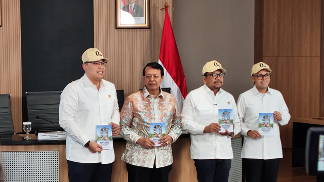 Jumpa pers peluncuran Buku Saku '0% Kemiskinan' di Kantor Kepala Staf Kepresidenan, Jakarta, Rabu (8/4/2026). Foto: Jonathan Devin/kumparan