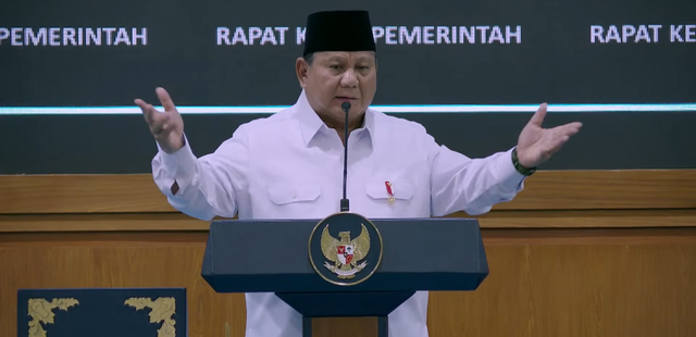 Presiden RI Prabowo Subianto memberikan pidato saat rapat kerja pemerintah anggota Kabinet Merah Putih, 8 April 2026. Foto: YouTube/ Sekretariat Presiden
