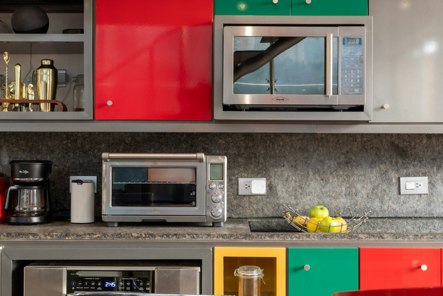 Ilustrasi microwave oven di bawah 1 juta. Foto: Unsplash.