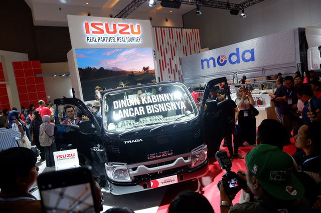Isuzu Traga AC resmi diluncurkan di GIICOMVEC 2026 (8/4/2026).  Foto: Sena Pratama/kumparan