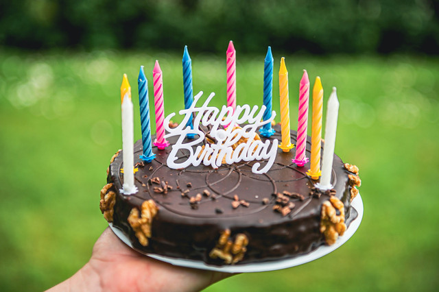 Ilustrasi ucapan selamat ulang tahun dalam bahasa Jepang. Foto: Unsplash